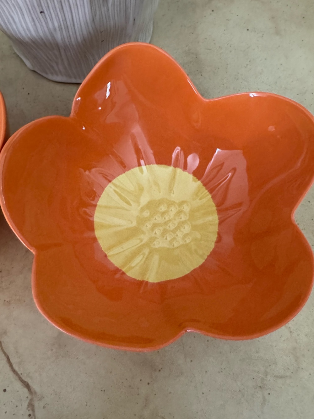 Room Essentials Melamine Bright Orange Flower Bowls Set of 2 NEW - Picture 3 of 4